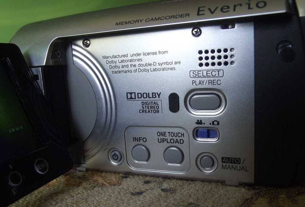 JVC GZ M90E камера