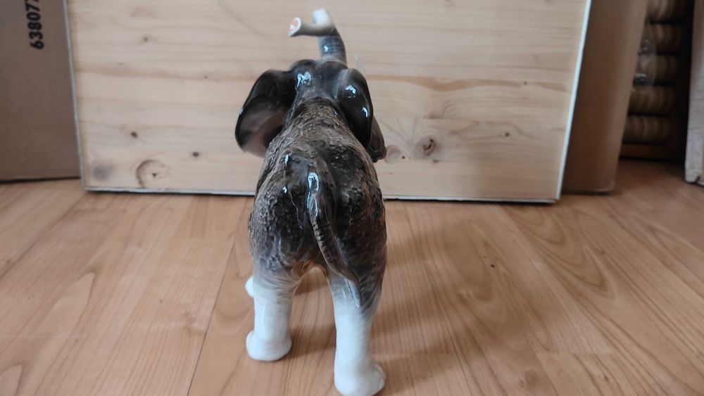 Bibelou elefant din portelan