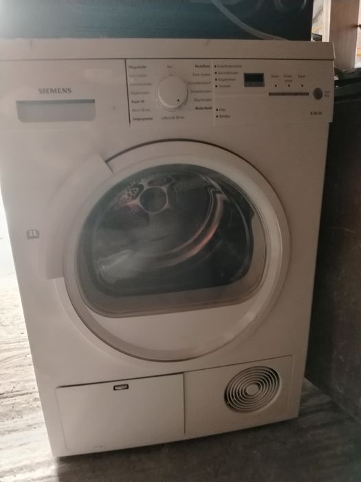 Mașina de spălat, mașina de uscat, frigider.