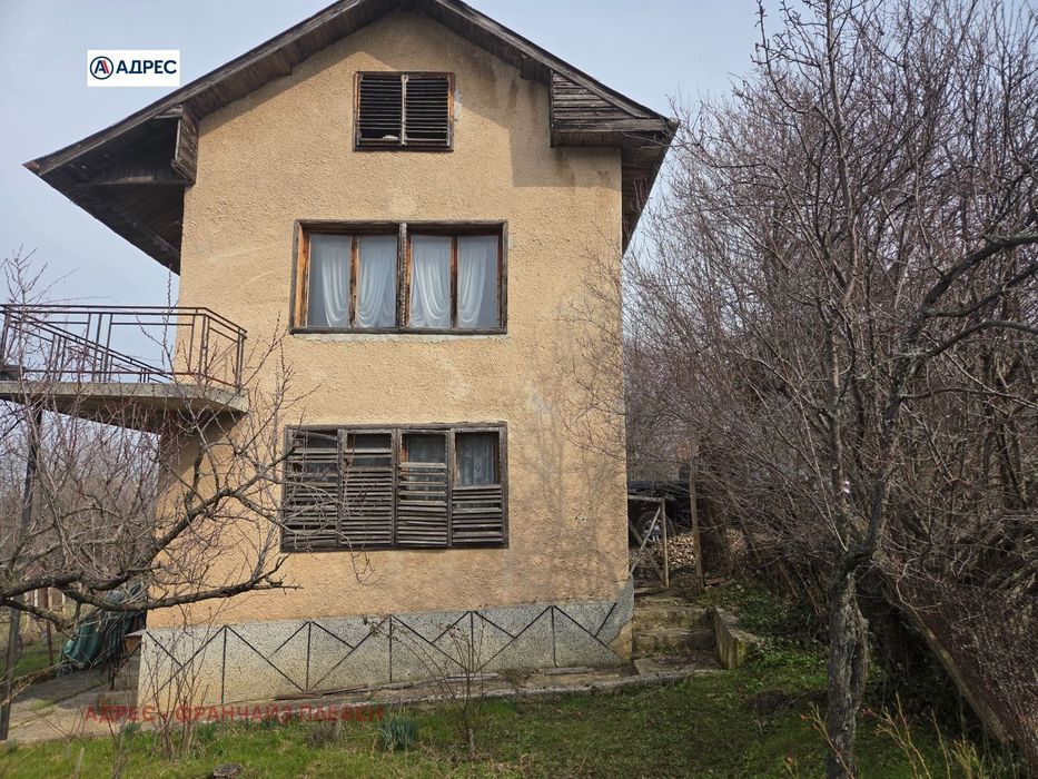 Къща в Враца-Студентски град площ 110 цена 35000