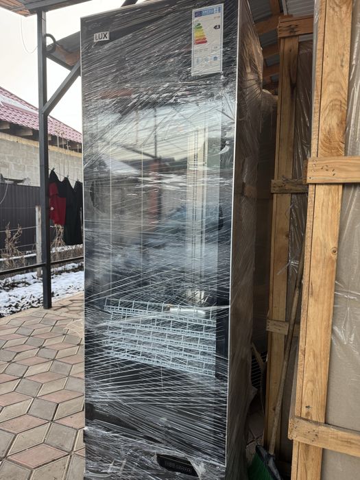 Продам витринные холодильники