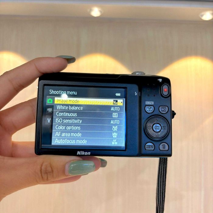 Nikon Coolpix S3100 ултра компактен цифров фотоапарат, стилна дигитална камера в син цвят, 14MP отлично състояние, работи перфектно!