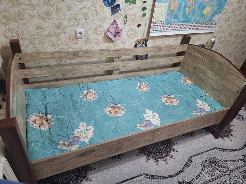 Продам кроват длини 1.85. Ширина 0.85. Надёжная дерево новая