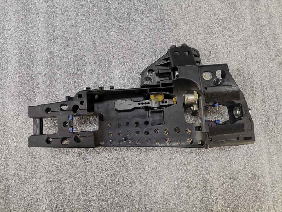 Оригинал Предна Дясна Основа за Дръжка Audi A6 A7 A8 4H0837886