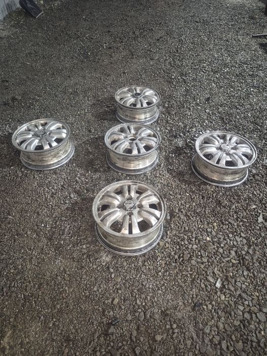 Продам недорого 5 оригинальных  дисков на Хонду СРВ