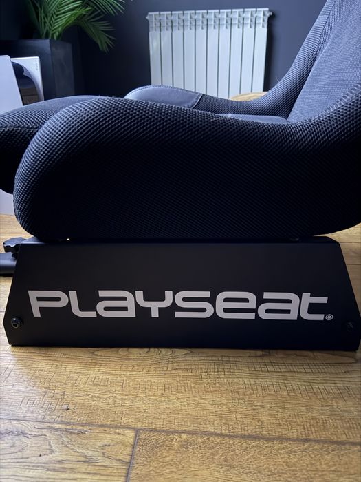 Продам Playseat игровое кресло для руля(Logitech/Thrustmaster)