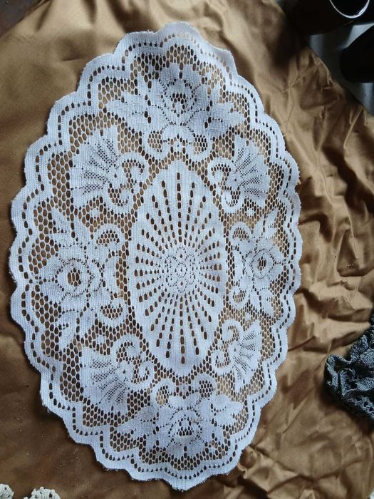 Чаши чинии и вази