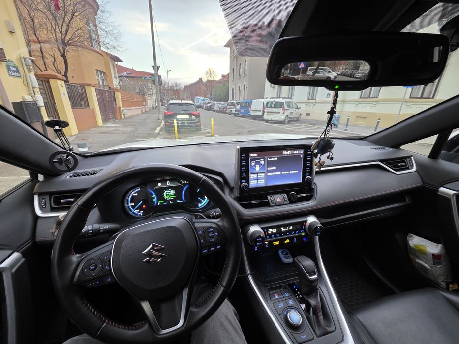 Suzuki Across (Toyota Rav 4) plug-in hybrid