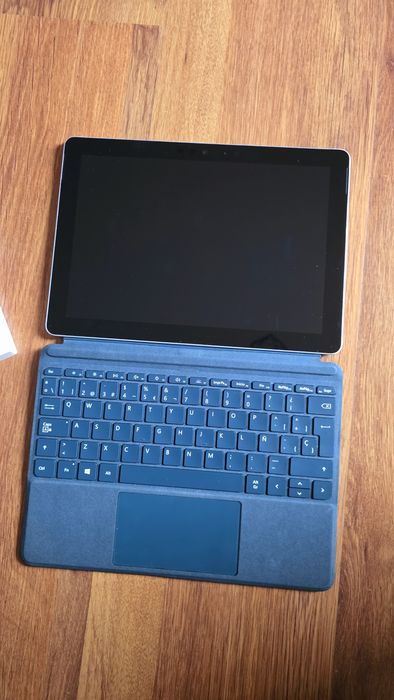Tableta laptop Microsoft Surface Go 10.5" cu tastatura
