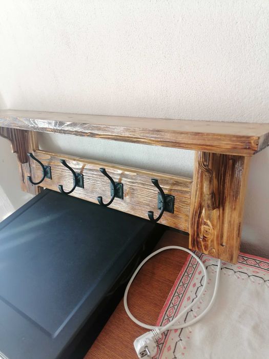 Дървена закачалка с 4 окачвачи