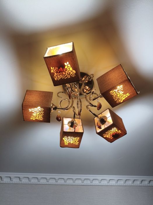 Продам люстры с лампочками, ДЕШЁВО