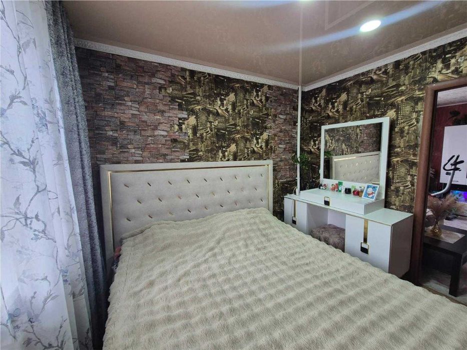 Продам 3 комн квартиру на 7 мкр