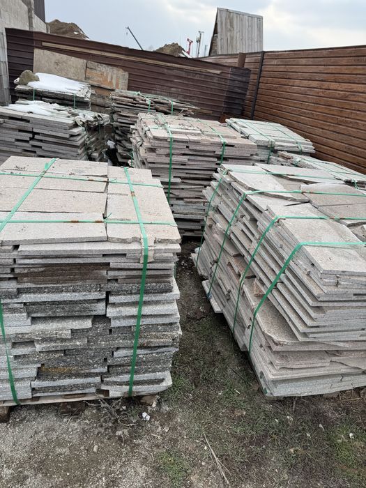 Гранит природный .