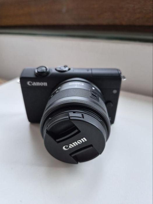 Продавам фотоапарат Canon EOS M200 + 16gb SD карта