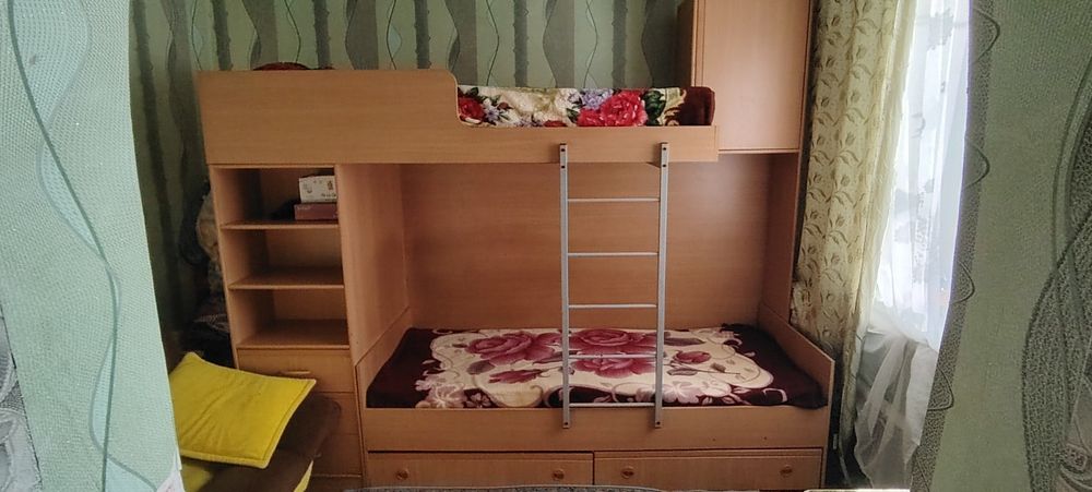 Двухъярусная кровать