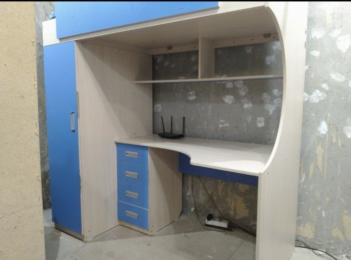 Двухъярусная кровать с столом