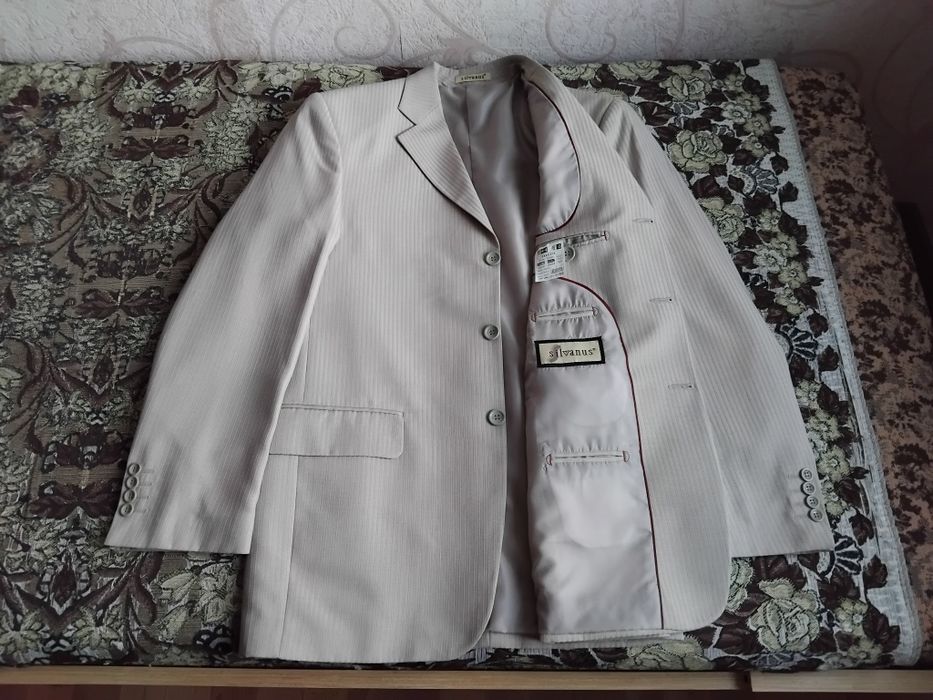 Продаётся мужской костюм