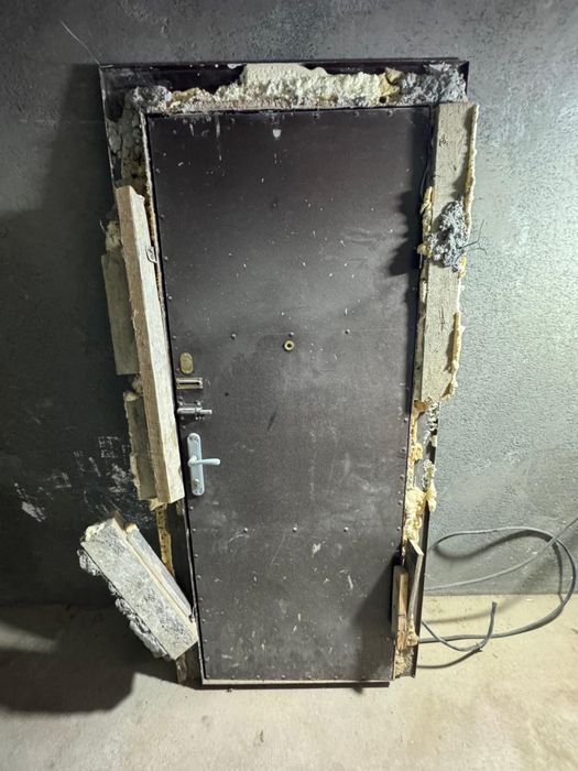 Б/у металические двери