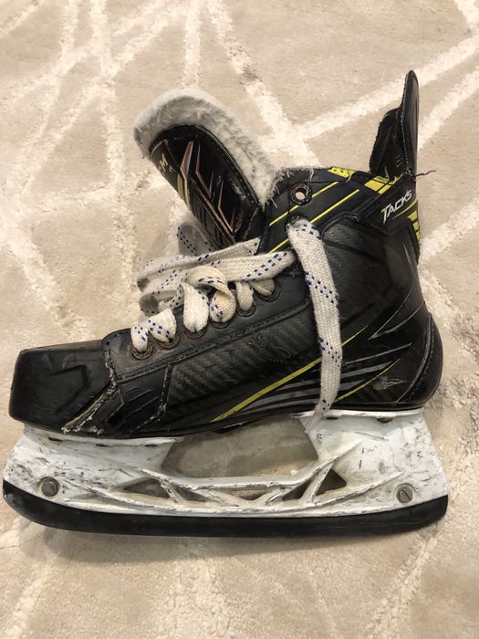 Коньки хоккейные