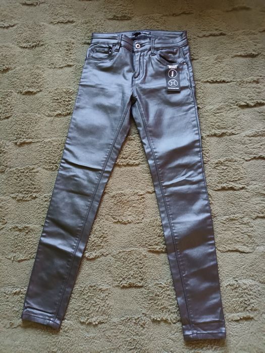 Pantaloni skinny.