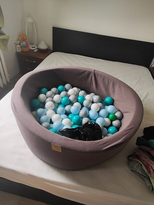 Басейн с топки от дунапрен