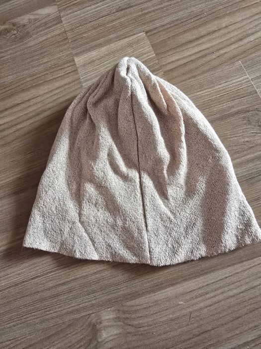 Бежава шапка Alessa