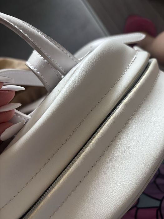 Кожена раница Guess girl