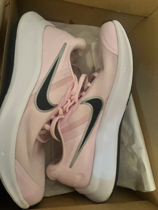 Продавам маратонки Nike STAR RUNNER 3