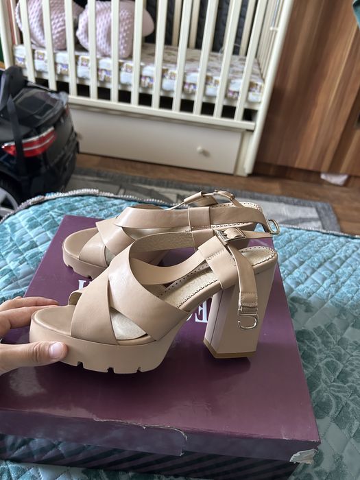 Туфли , открытые, бежевого цвета