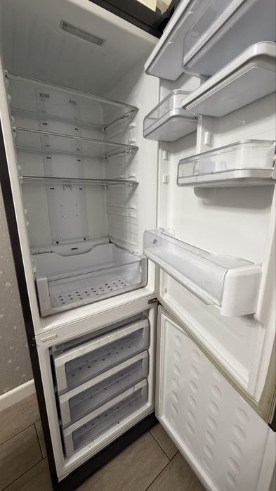 Холодильник  сатылады!!!