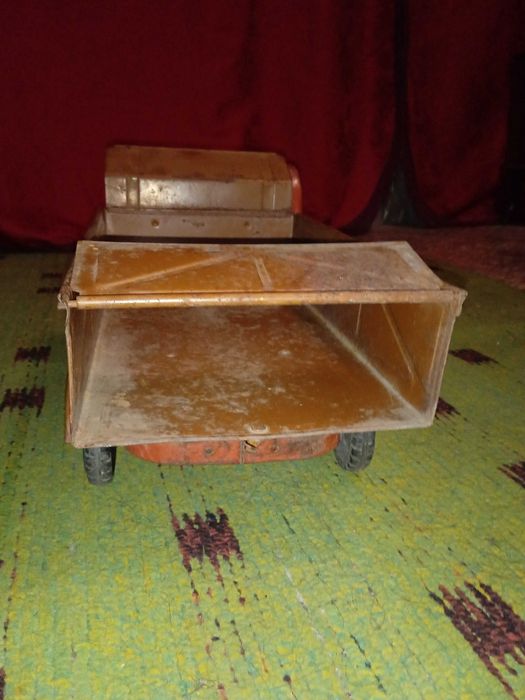 Машинка из жести,ЛТЗ.