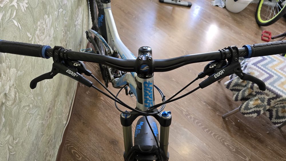 двухподвес giant велосипед