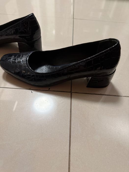 Vand pantofi piele dama, marime 38
