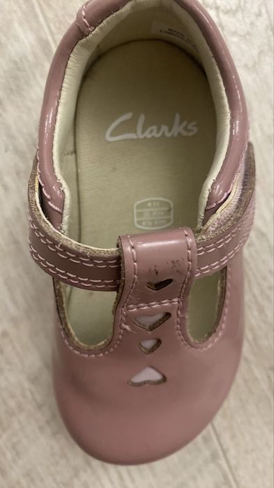 Продам обувь детскую для девочки фирмы Clarks