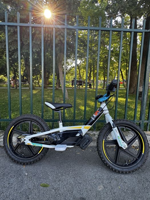 Husqvarna STACYC 16eDRIVE Brushless – electrică copii 5-7 ani – foarte puțin folosită