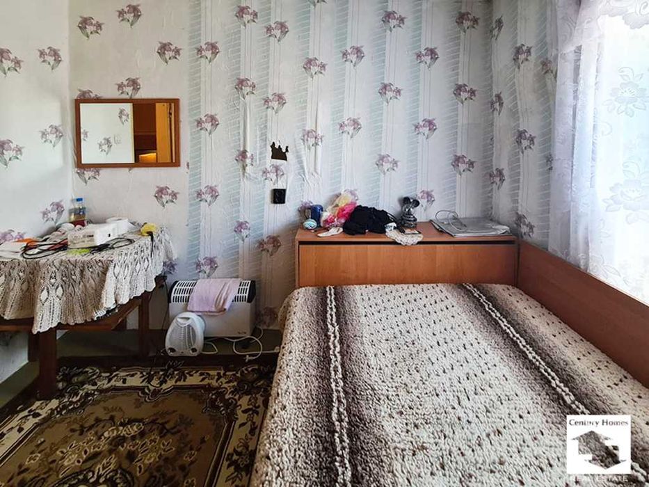 155078 Едноетажна къща с равен двор, кладенец и гараж в с. Сушица