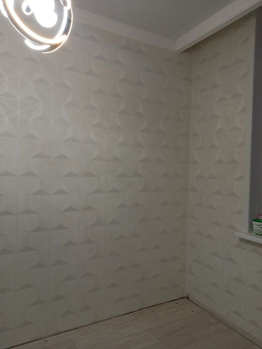 Поклейка обоев и галтелей