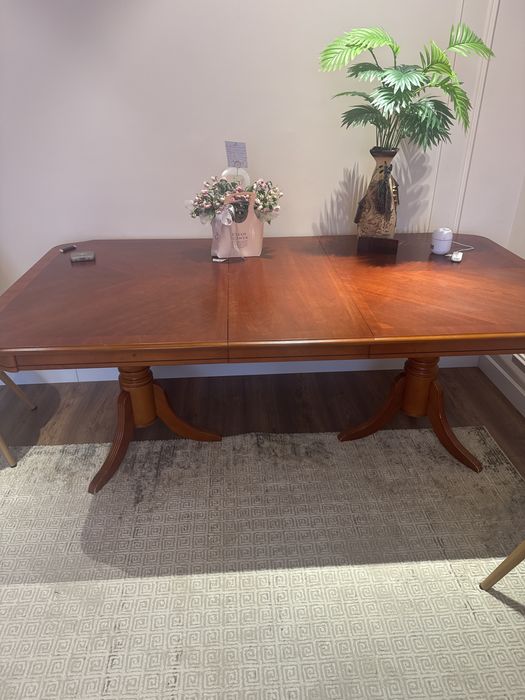 Стол для гостиной