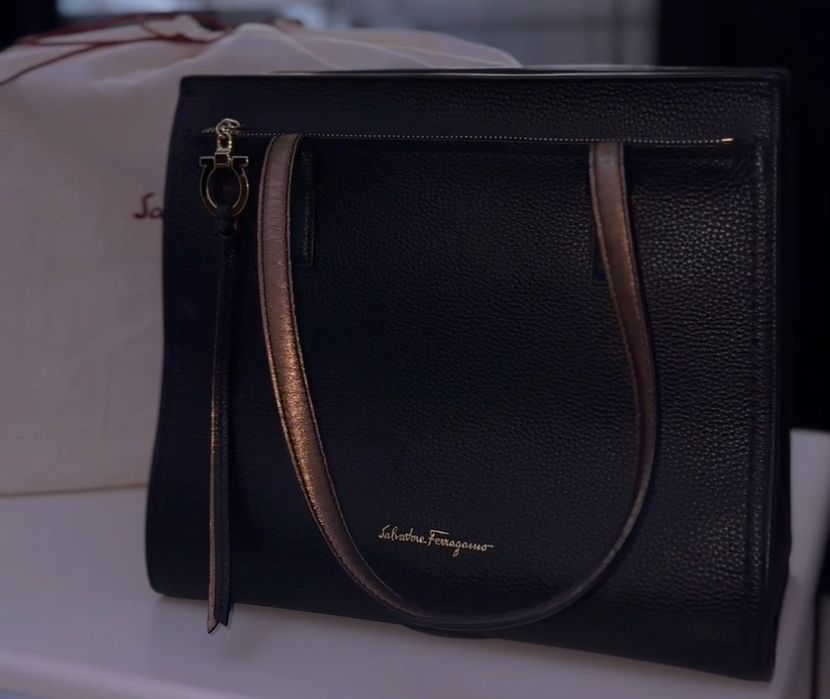 Сумка. Оригинал! Бренд ' FERRAGAMO"  Италия.  Натуральная кожа!