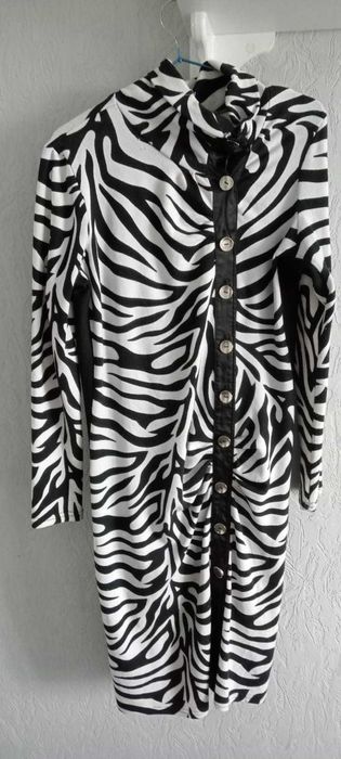 Продам 2 платья р.48-52