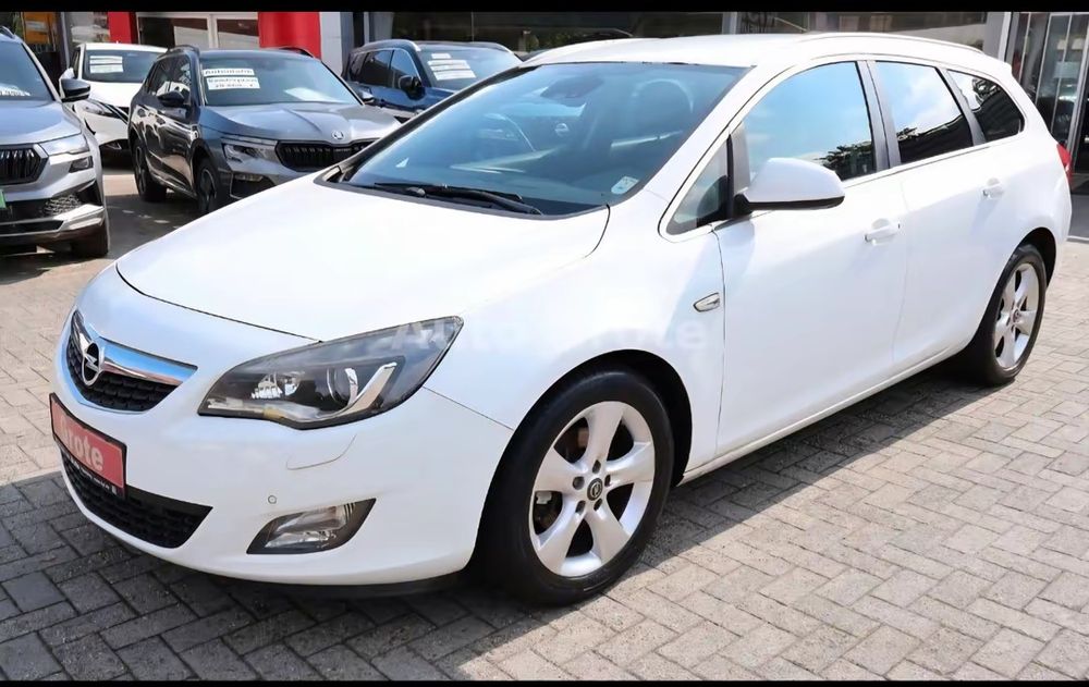Piese Opel Astra j, in stare impecabila