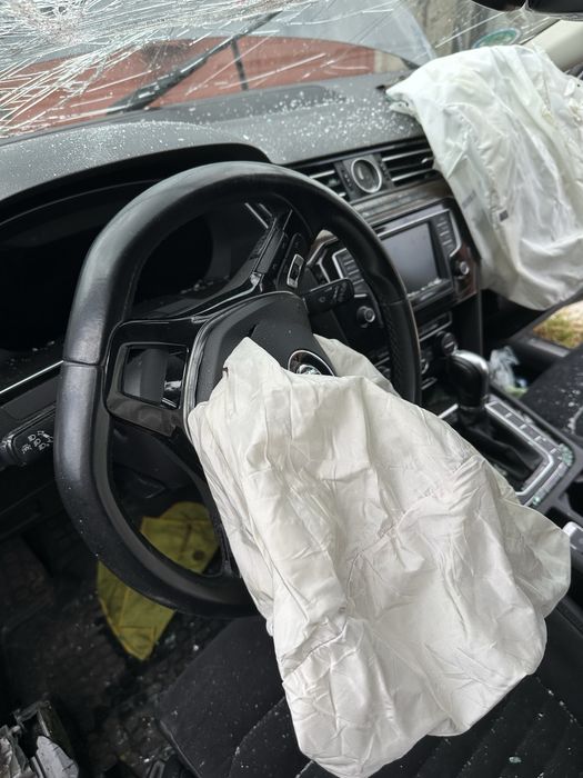 Volan cu comenzi piele Vw Passat B8 Golf 7 Polo 6R skoda octavia 3 superb 3 fabia complet cu airbag sofer padele 3 spite