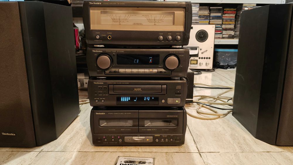 Linie Technics SE-CA1060 cu vumetre, telecomanda, cu test video