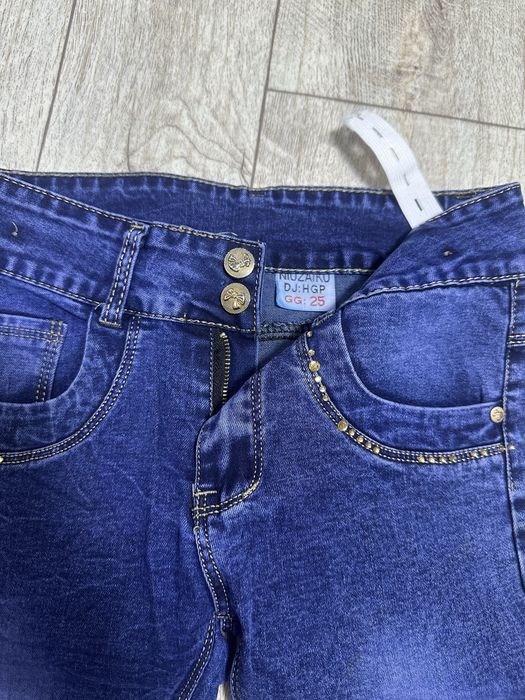 Продам джинсы для девочки 4-5 лет
