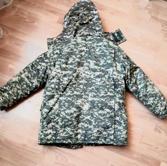 Бушлат военный очень тёмный ватный утеплитель.