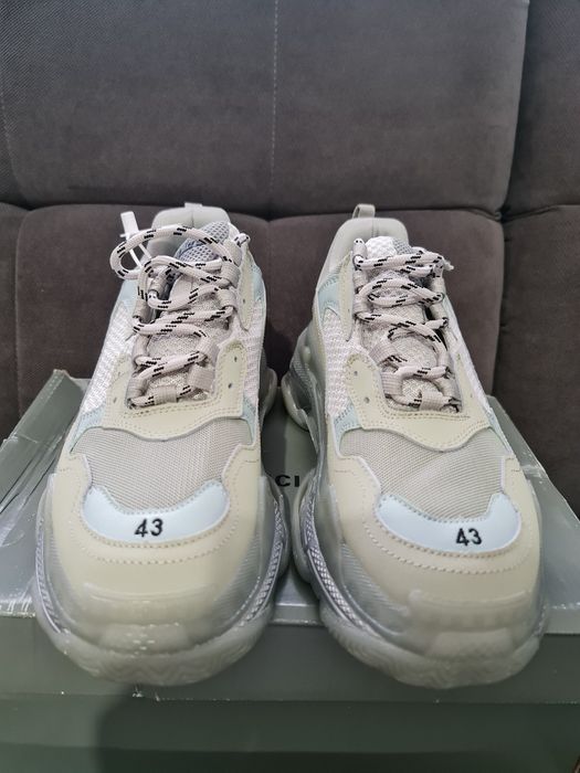 Vând Balenciaga Triple S