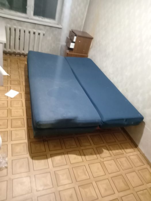 Шкафы, диван, столы, ковры