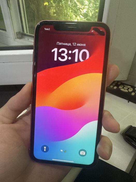 Продаю iPhone XR