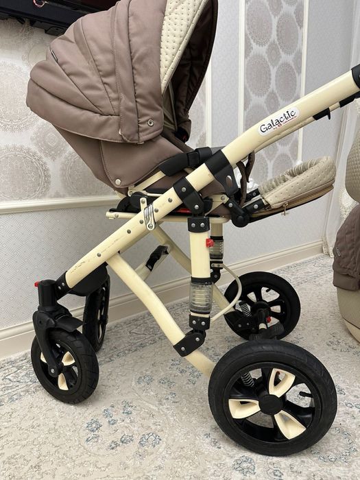 Продам детскую коляску 3В1 для малышей.