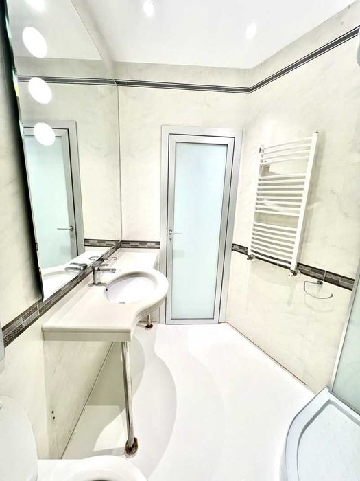 Дава се под наем Тристаен апартамент в София, Витоша - 135 кв.м за 1096.5 € - Снимка #11